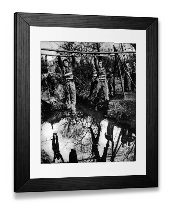 Framed Print : The New Sandhurst. The Royal Armoured Corps OCTU at work. Nerve balance physical fitness Framed Print : The New Sandhurst. The Royal Armoured Corps OCTU at work. Nerve balance physical fitness