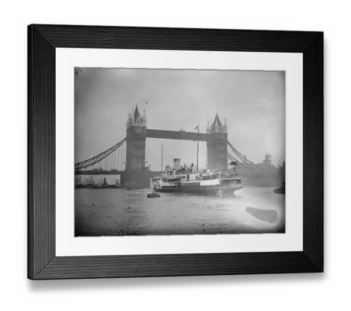Framed Print : Luxury Thames pleasure steamer arrives in the Thames. The luxury Thame pleasure steamer Framed Print : Luxury Thames pleasure steamer arrives in the Thames. The luxury Thame pleasure steamer