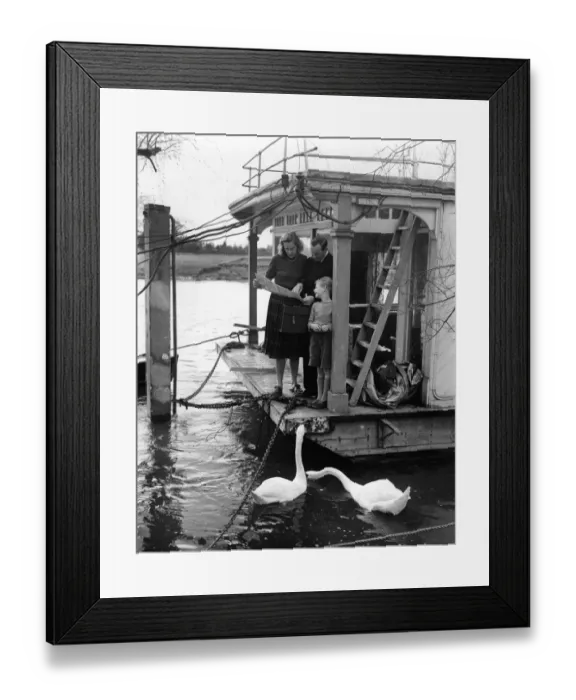 Framed Print : Royal Windsors Cenus Man Is Busy Mr Dudley, census officer for the Royal Borough of Windsor