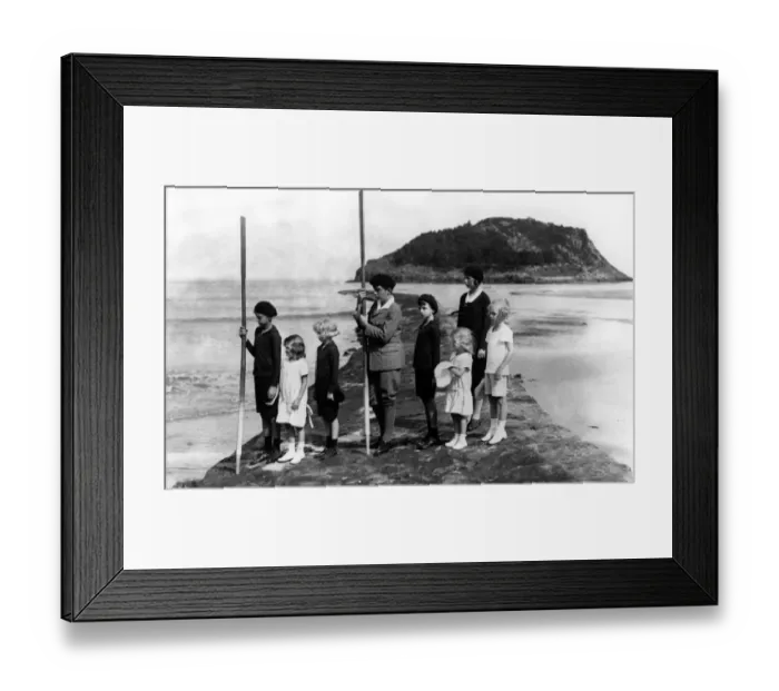 Framed Print : At the Villa Lequeitio, Spain are LtoR - Archduke Robert, Archduchess Charlotte