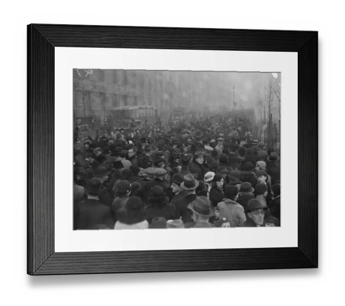 Framed Print : The Lying in State of King George V at Westminster Part of the enormous queues that