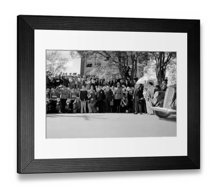Framed Print : The Royal tour of Canada and the USA by King George VI and Queen Elizabeth, 1939 Framed Print : The Royal tour of Canada and the USA by King George VI and Queen Elizabeth, 1939