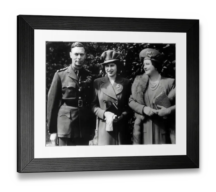 Framed Print : Queen Elizabeth, The Queen Mother (right) with her husband, King George VI (left) Framed Print : Queen Elizabeth, The Queen Mother (right) with her husband, King George VI (left)