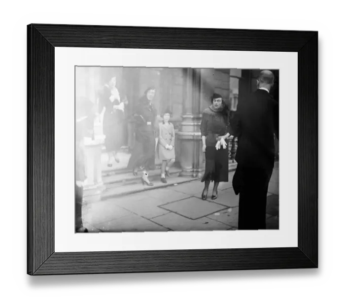 Framed Print : Royal bride attends service at Buckingham Palace. Lady Alice Scott leaving with Framed Print : Royal bride attends service at Buckingham Palace. Lady Alice Scott leaving with
