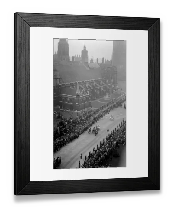 Framed Print : Royal Wedding. H. R. H Princess Elizabeth and Duke of Edinburgh. The wedding procession Framed Print : Royal Wedding. H. R. H Princess Elizabeth and Duke of Edinburgh. The wedding procession