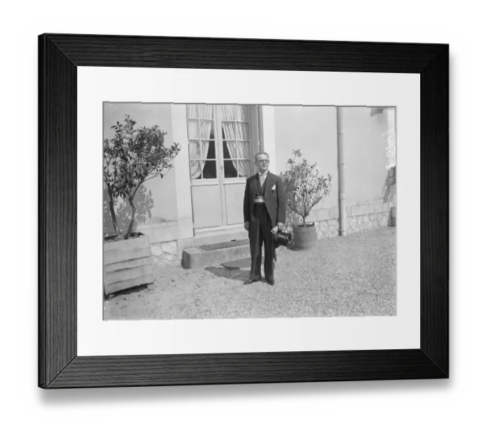 Framed Print : French Mayor marries Duke of Windsor and Mrs Warfield. We are happy in your happiness Framed Print : French Mayor marries Duke of Windsor and Mrs Warfield. We are happy in your happiness