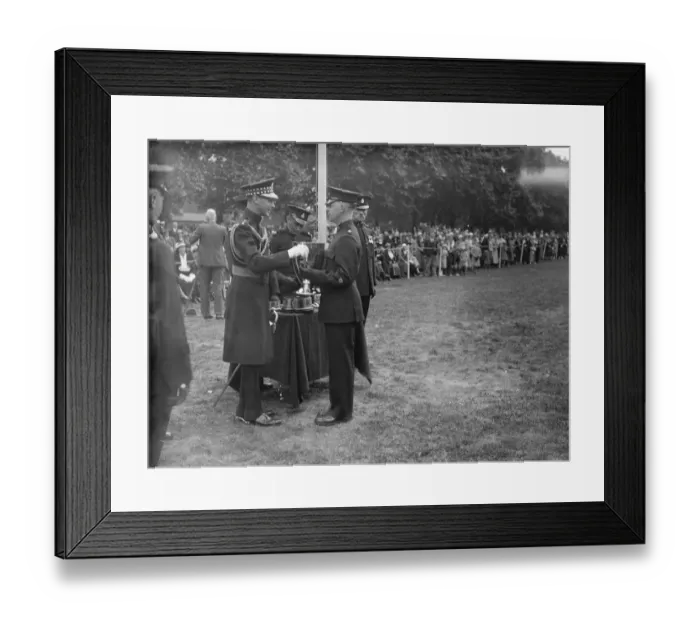 Framed Print : Duke of York presents cup at inspection of Metropolitan Special Constabulary Reserve in Hyde Park