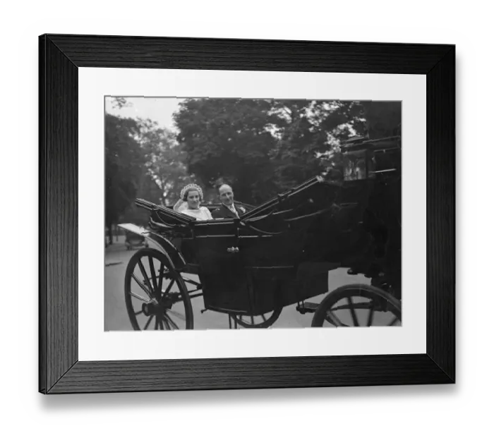 Framed Print : Four of the grey horses and the coach which the Duke of Windsor sold when he left England Framed Print : Four of the grey horses and the coach which the Duke of Windsor sold when he left England