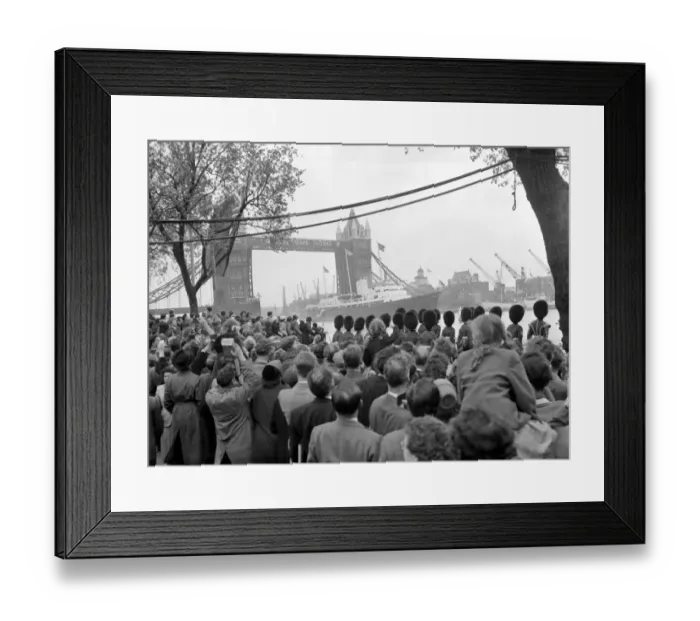 Framed Print : The crowds and guardsmen along the river Thames as through the welcoming Tower Bridge