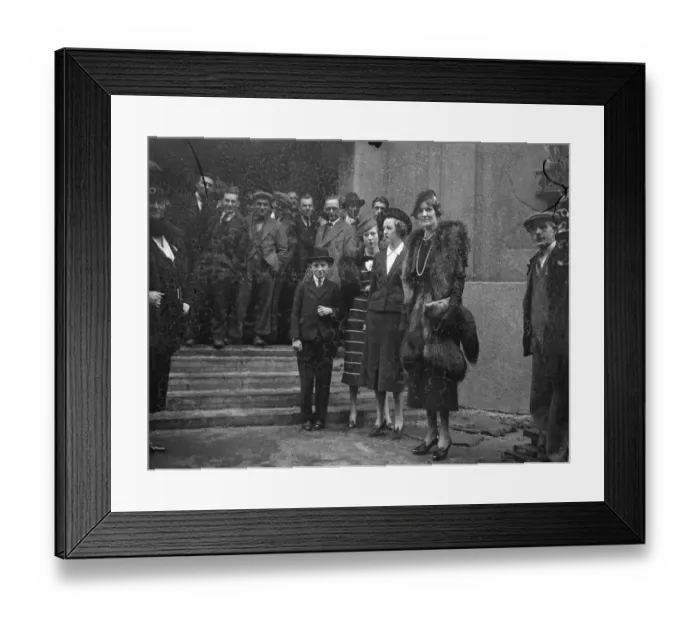 Framed Print : Queens train bearers at Abbey Coronation rehearsal. Peeresses took part in their