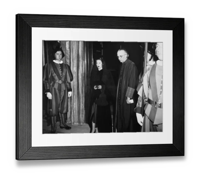 Framed Print : During her stay in Rome, while on holiday in Italy, Princess Margaret paid a visit Framed Print : During her stay in Rome, while on holiday in Italy, Princess Margaret paid a visit