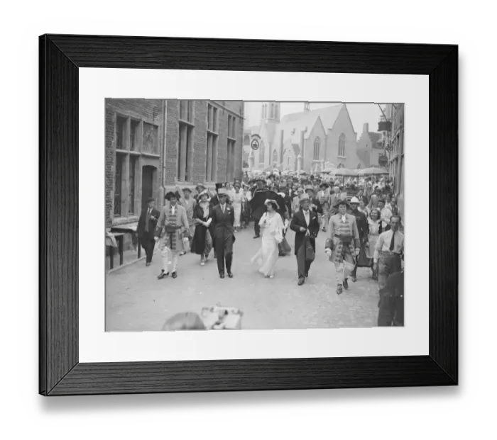 Framed Print : Duke and Duchess of York fly to Brussels for British week. 1 July 1935 Framed Print : Duke and Duchess of York fly to Brussels for British week. 1 July 1935
