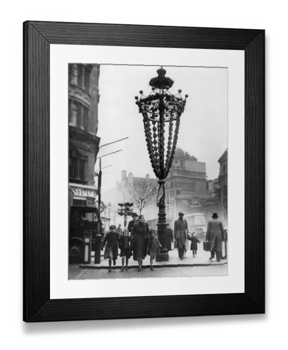 Framed Print : An example of decorated lamp standards to Holborn W C during a test of street decorations