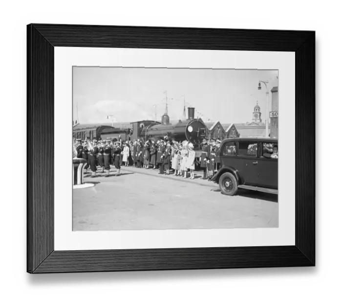 Framed Print : The King and Queen leave for Canada. Photo shows Queen Mary and the little Princesses Elizabeth Framed Print : The King and Queen leave for Canada. Photo shows Queen Mary and the little Princesses Elizabeth