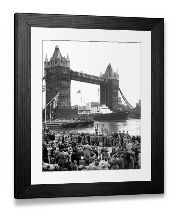 Framed Print : In London Again after their world tour in the Royal Yacht Britannia with the Queen Elizabeth II Framed Print : In London Again after their world tour in the Royal Yacht Britannia with the Queen Elizabeth II