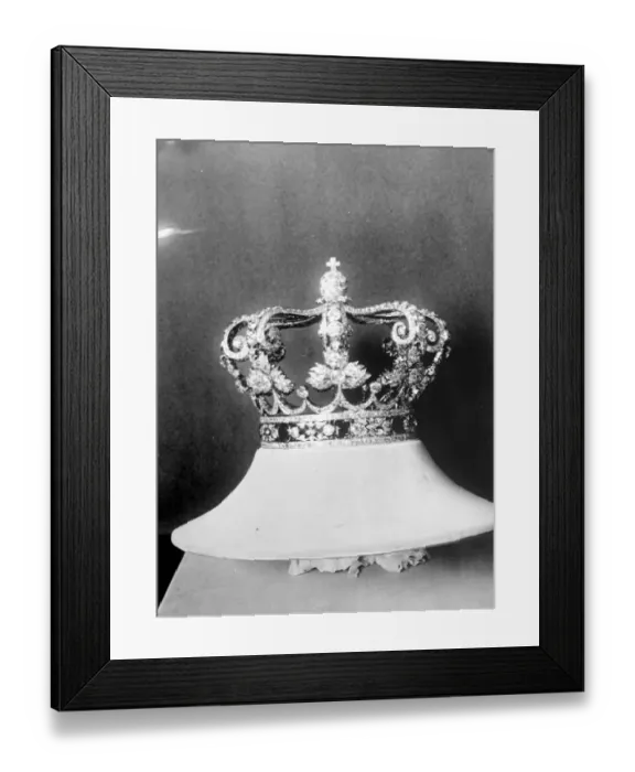 Framed Print : Queen Victoria of Spains Royal Crown, presented to her by King Alfonso, as one of Framed Print : Queen Victoria of Spains Royal Crown, presented to her by King Alfonso, as one of