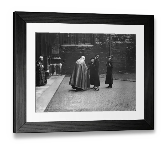 Framed Print : King Edward himself took part in the 60 year old ceremony of distributing Maundy Framed Print : King Edward himself took part in the 60 year old ceremony of distributing Maundy