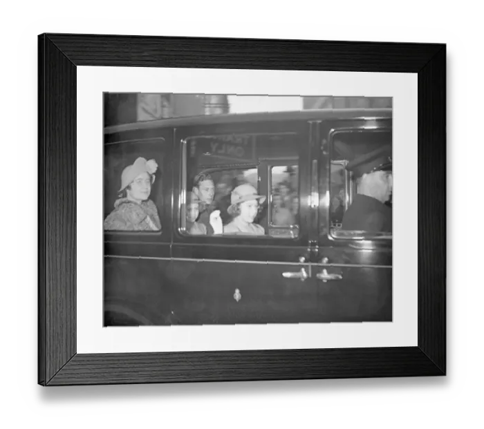 Framed Print : King and Queen, accompanied by Princess Elizabeth and Princess Margaret Rose, arrived Framed Print : King and Queen, accompanied by Princess Elizabeth and Princess Margaret Rose, arrived