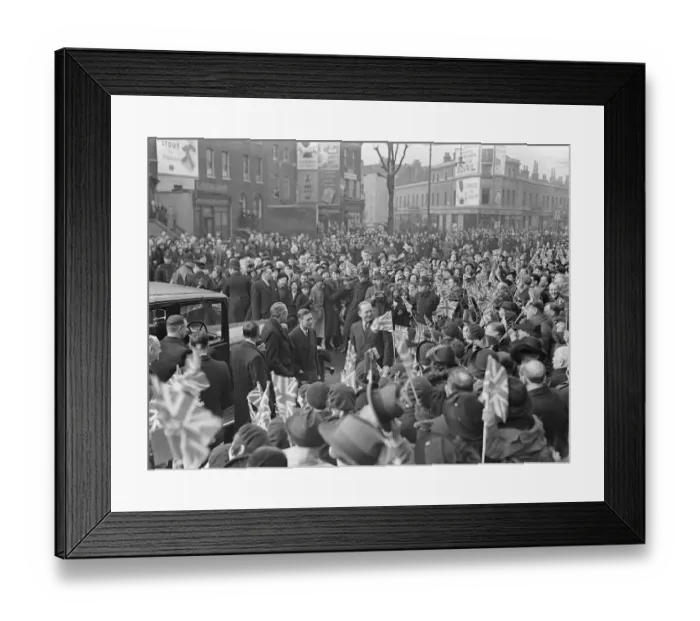 Framed Print : King greeted by waifs and strays during Duchy tour. Stopping his car specially Framed Print : King greeted by waifs and strays during Duchy tour. Stopping his car specially