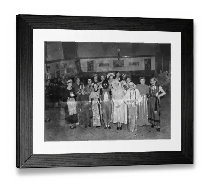 Framed Print : The Social Girls Club in Chislehurst, Kent. 4 December 1936 Framed Print : The Social Girls Club in Chislehurst, Kent. 4 December 1936