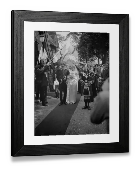 Framed Print : Captain Buchaman Dunlop and Miss R C Serjeant, Hextable. 1 April 1938