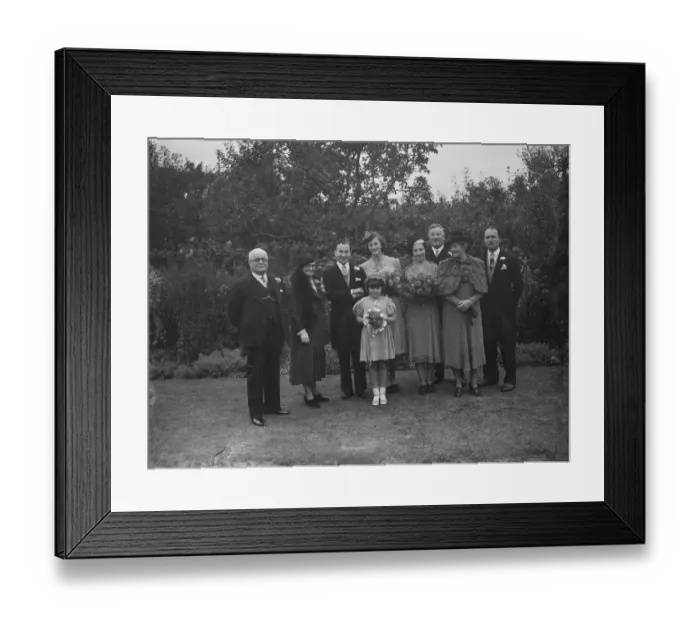 Framed Print : The wedding of Mr Roy Pearl and Miss Patricia Kirby in Sidcup, Kent. The family group