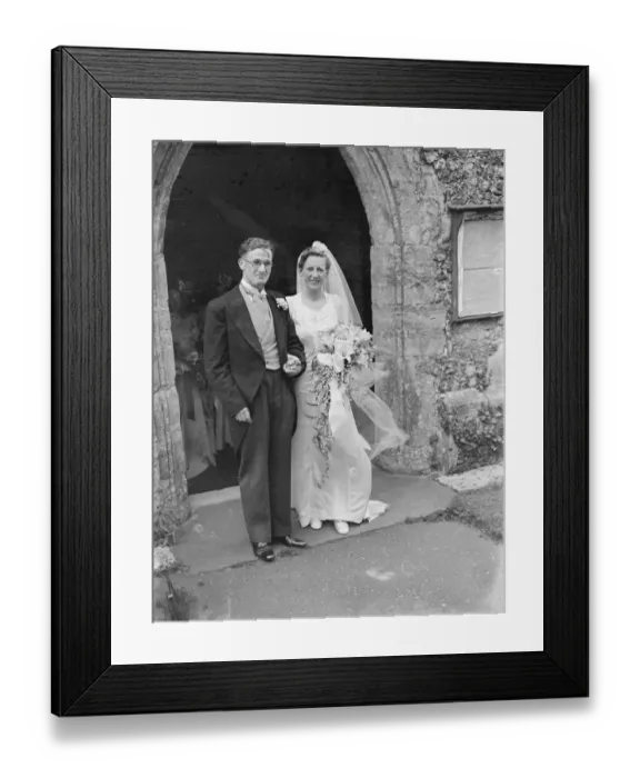 Framed Print : The wedding of Mr Martin O Sheffield and Miss Jean Wall. The bride and bridegroom Framed Print : The wedding of Mr Martin O Sheffield and Miss Jean Wall. The bride and bridegroom