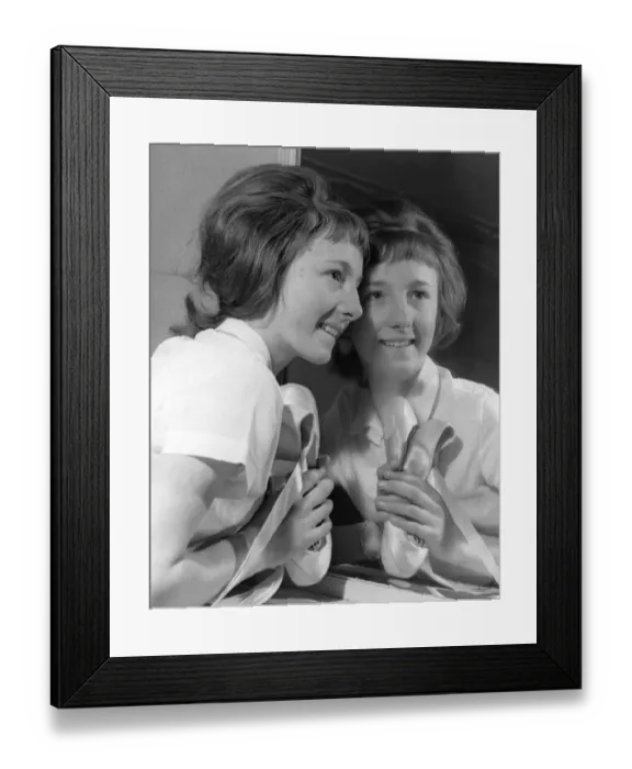 Framed Print : Successful audition for Jennifer Bills 14 of West Hill, Dartford, Kent being accepted