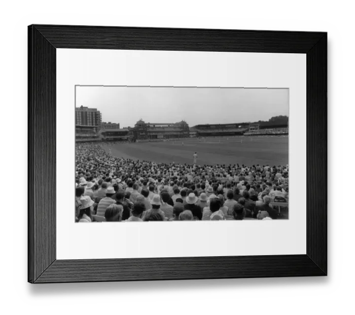 Framed Print : General view of the Benson & Hedges Cup Final between Gloucestershire & Kent