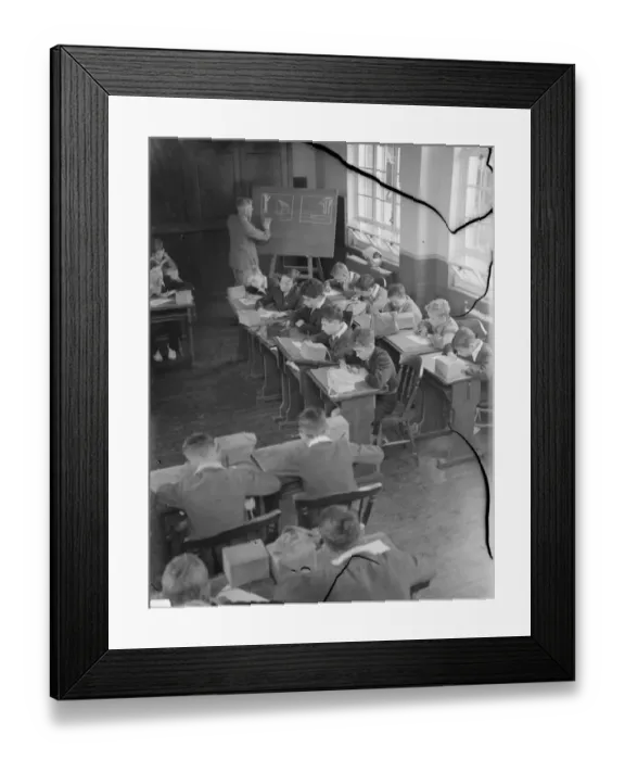 Framed Print : Children at school in Sidcup, Kent, during wartime. Here they are in a drawing Framed Print : Children at school in Sidcup, Kent, during wartime. Here they are in a drawing