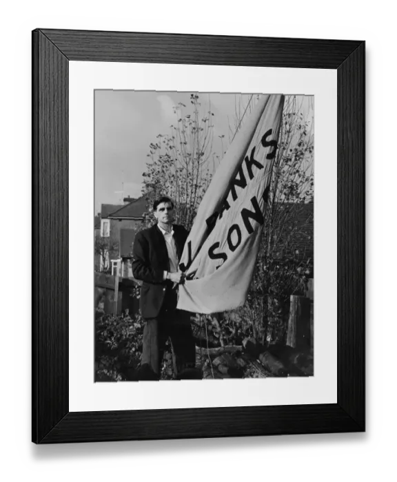 Framed Print : Fighting For His Flag. Mr. Jim Banks, of Hawley Road, Dartford, Kent, has refused
