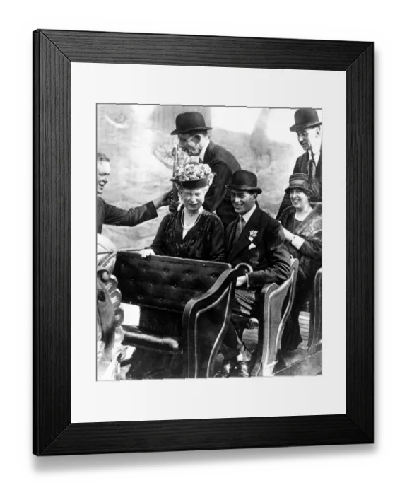 Framed Print : Queen Mary enjoying herself with Prince George (Duke of Kent) undated Framed Print : Queen Mary enjoying herself with Prince George (Duke of Kent) undated
