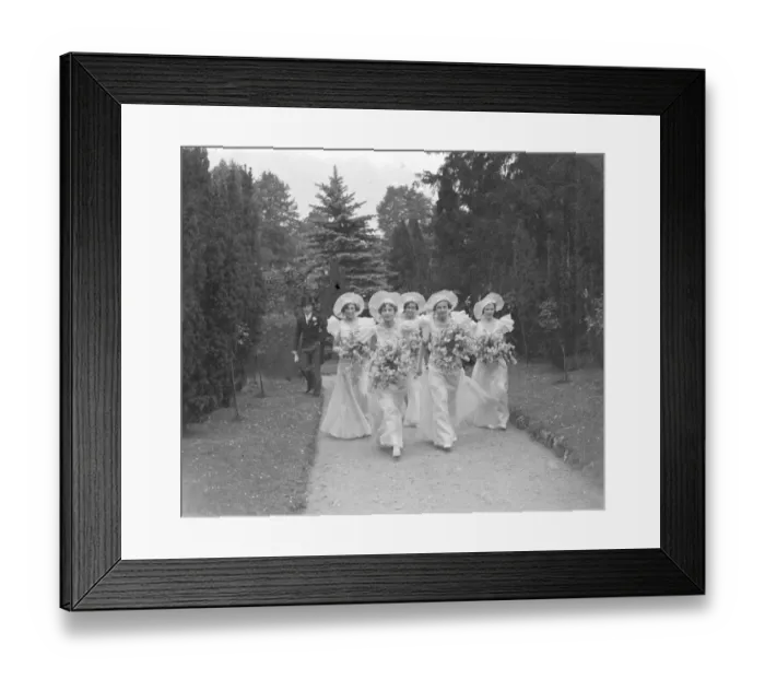 Framed Print : Brides maids at Lawrence and Broughton wedding at Orpington Parish, Kent. 1934