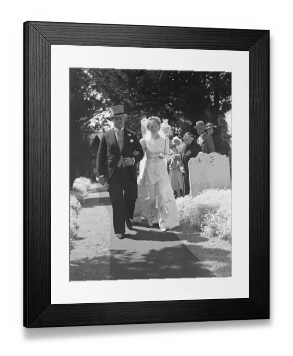 Framed Print : The wedding of Guy Farrr and Mary Stacey in Crayford, Kent. The bride Miss Stacy