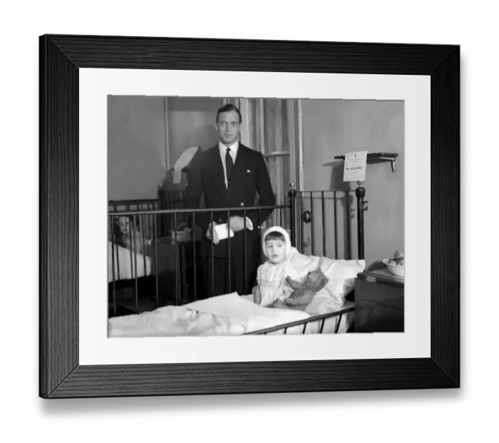 Framed Print : The Duke of Kent with Eileen Fulker in the Winchester ward at St. Georges Hospital Framed Print : The Duke of Kent with Eileen Fulker in the Winchester ward at St. Georges Hospital