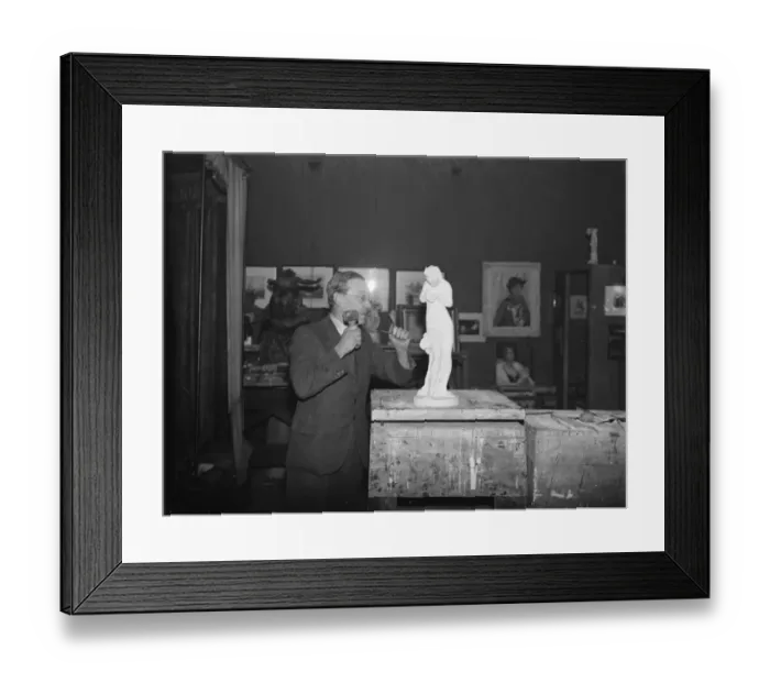 Framed Print : Mr Harry March, a sculptor from Farnborough, Kent, working on one of his pieces Framed Print : Mr Harry March, a sculptor from Farnborough, Kent, working on one of his pieces