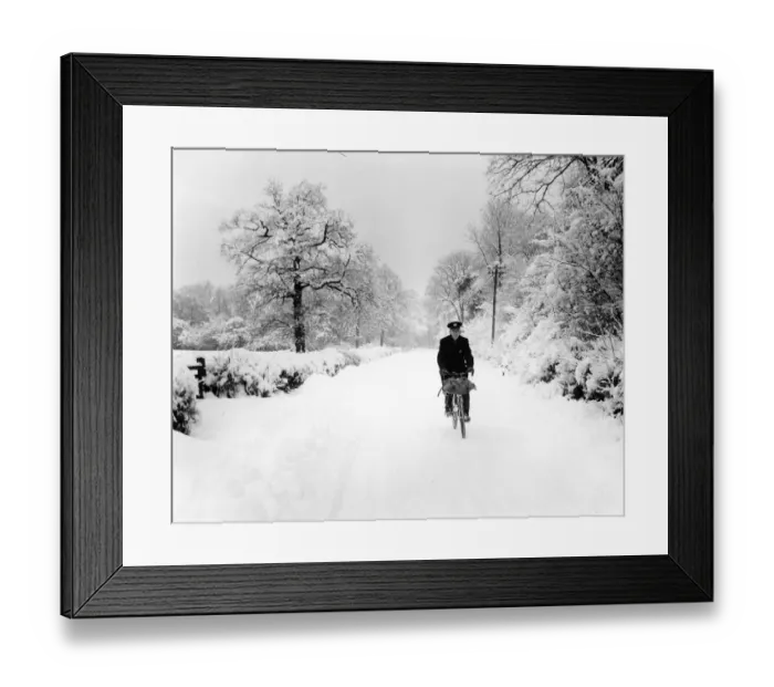 Framed Print : A postman trying to deliver in the heavy snow in Bough Beech, Kent. 28th December 1962