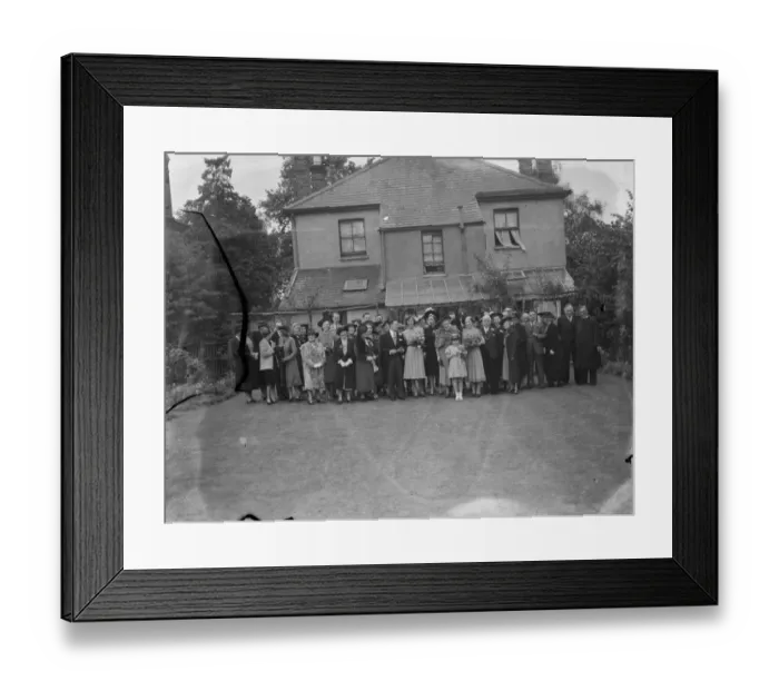 Framed Print : The wedding of Mr Roy Pearl and Miss Patricia Kirby in Sidcup, Kent. The family group