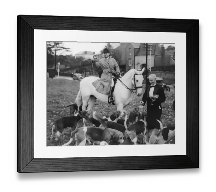 Framed Print : 26 October 1937 Out with the R. A. (Woolwich) Draghounds Captain L. Bolton, master of the R Framed Print : 26 October 1937 Out with the R. A. (Woolwich) Draghounds Captain L. Bolton, master of the R