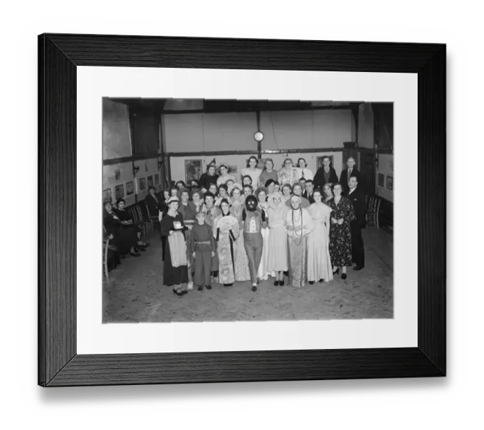 Framed Print : The Social Girls Club in Chislehurst, Kent. 4 December 1936 Framed Print : The Social Girls Club in Chislehurst, Kent. 4 December 1936
