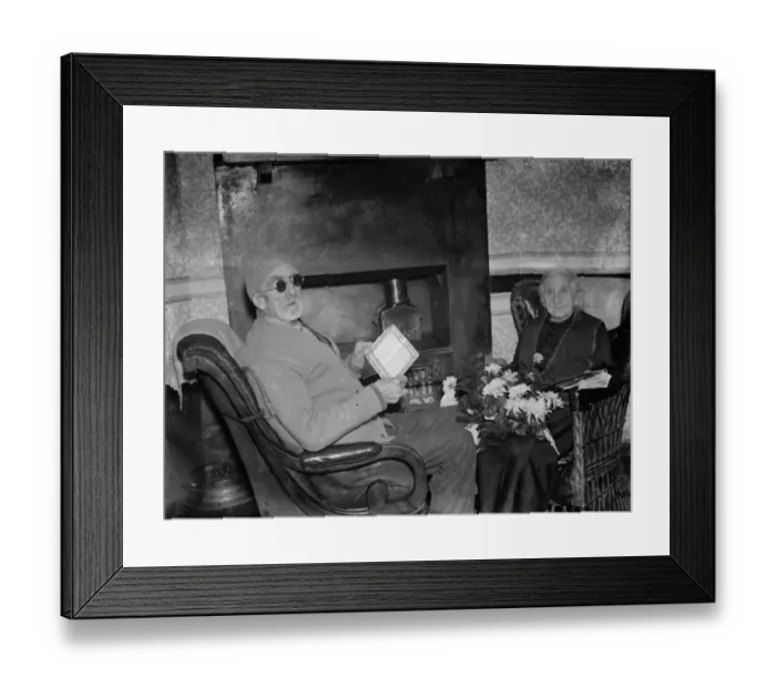 Framed Print : Mr and Mrs Smith at their golden wedding anniversary in Wilmington, Kent. 1935 Framed Print : Mr and Mrs Smith at their golden wedding anniversary in Wilmington, Kent. 1935