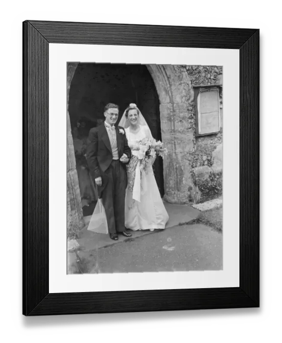 Framed Print : The wedding of Mr Martin O Sheffield and Miss Jean Wall. The bride and bridegroom Framed Print : The wedding of Mr Martin O Sheffield and Miss Jean Wall. The bride and bridegroom
