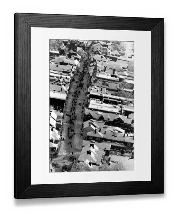 Framed Print : People make their way to work along a snow covered street in Sittingbourne Kent January Framed Print : People make their way to work along a snow covered street in Sittingbourne Kent January