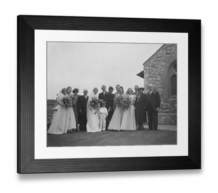 Framed Print : The wedding of Mr Albert Victor Phipps and Miss Ivy Florence Morgan in Eltham, Kent Framed Print : The wedding of Mr Albert Victor Phipps and Miss Ivy Florence Morgan in Eltham, Kent