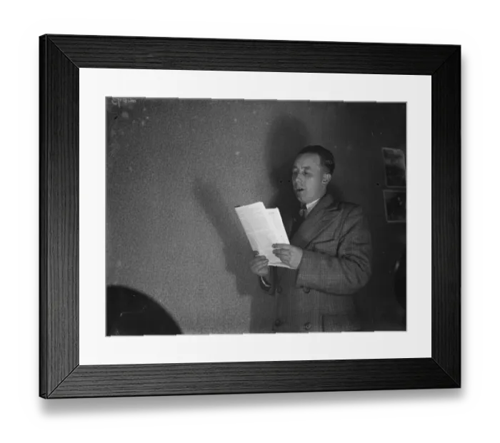 Framed Print : Mr Smith of St Pauls Cray, Kent. 1936