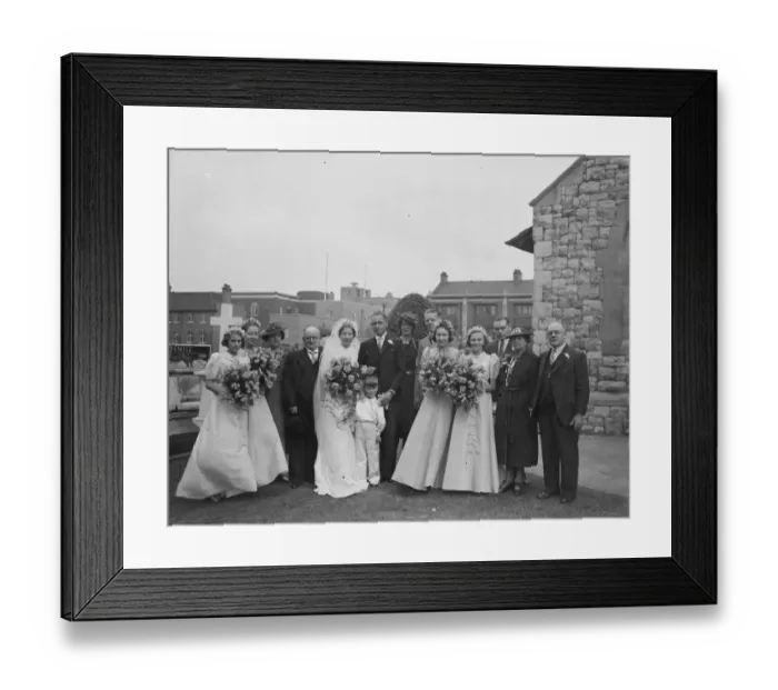 Framed Print : The wedding of Mr Albert Victor Phipps and Miss Ivy Florence Morgan in Eltham, Kent Framed Print : The wedding of Mr Albert Victor Phipps and Miss Ivy Florence Morgan in Eltham, Kent