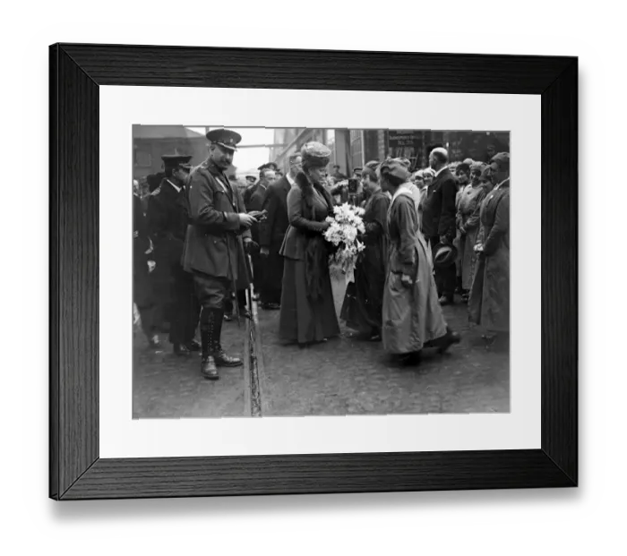 Framed Print : Royal Visit to Lincoln. The Queen being presented with a bouquet at Clayton Shuttleworth s