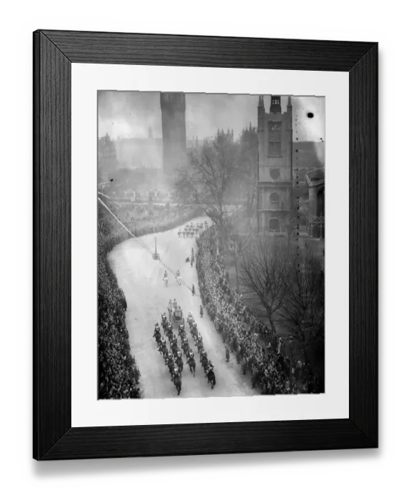 Framed Print : Royal Wedding. H. R. H Princess Elizabeth and Duke of Edinburgh. The bridal coach Framed Print : Royal Wedding. H. R. H Princess Elizabeth and Duke of Edinburgh. The bridal coach