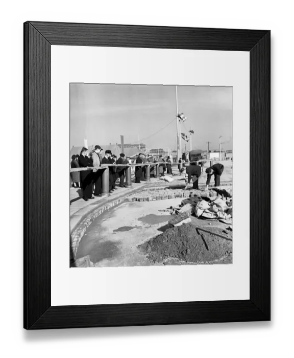 Framed Print : The rebuilding of Coventry City, England Citizens watch men at work, relaying Framed Print : The rebuilding of Coventry City, England Citizens watch men at work, relaying