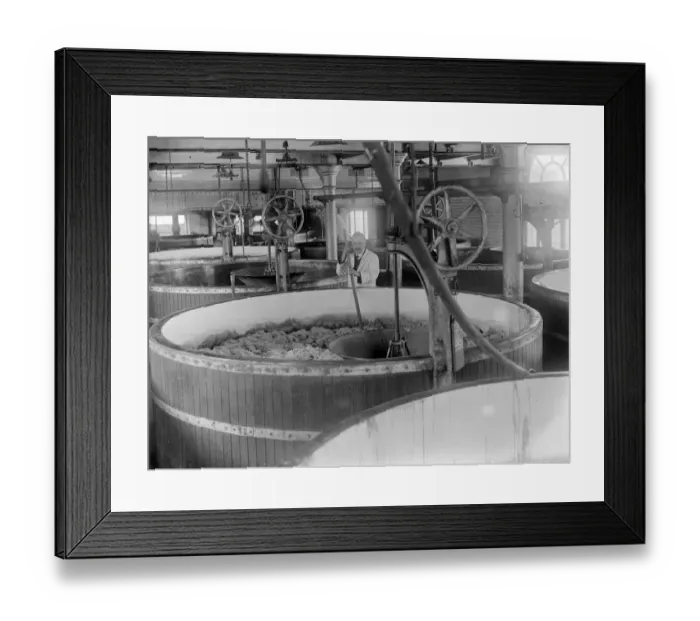 Framed Print : The closing of the Royal Brewery at Brentford, West London, England Framed Print : The closing of the Royal Brewery at Brentford, West London, England